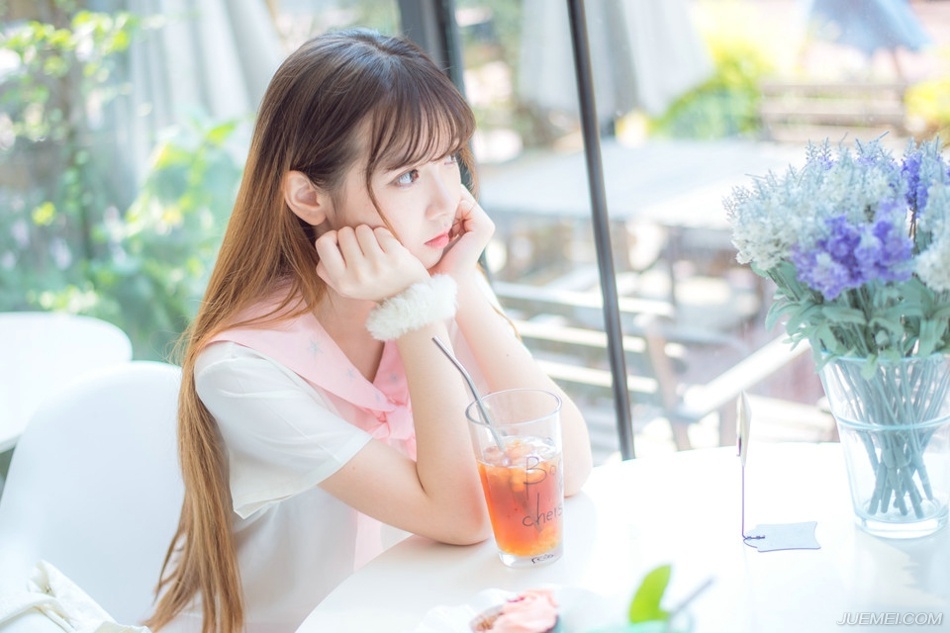 “我一个外来人都能知道，那江东俊杰，想必也能知道这点，若他们能够视线知道我今天会来这里，是个除掉我的好机会。”陈到今天的话似乎特别多。
